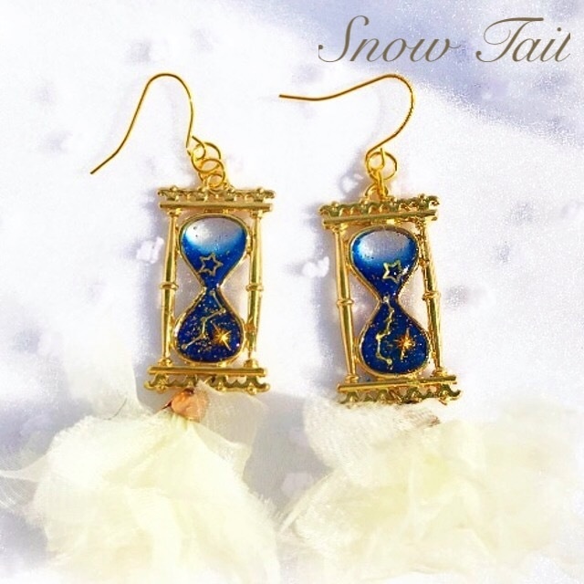 ハンドメイド:夜空の砂時計とチュールタッセルのピアス - Snow Tail