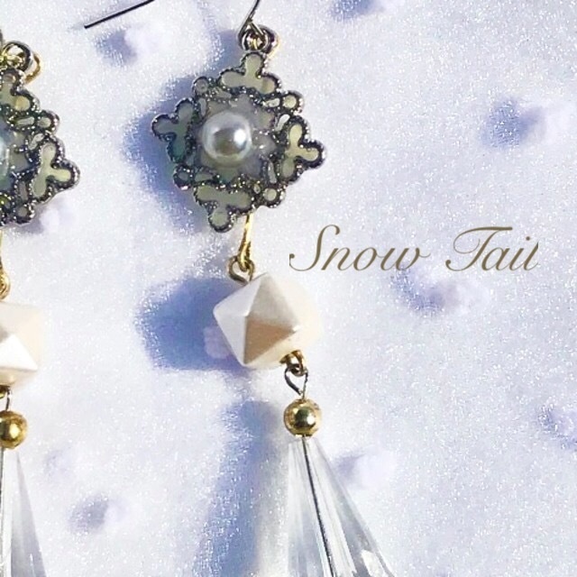 ハンドメイド:ゆらゆらブルーシルバーピアス