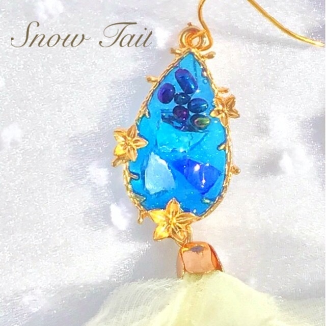 ハンドメイド:青いカレットとチュールタッセルのピアス