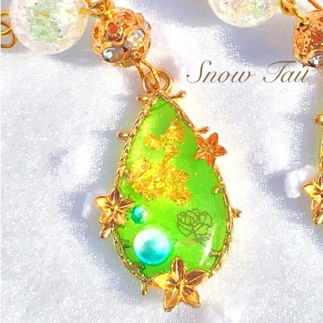 ハンドメイド:ゴールドリースの若草ピアス