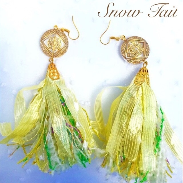 ハンドメイド:引き揃え糸のタッセルピアス（イエロー系） - Snow Tail