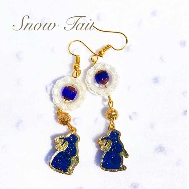 ハンドメイド:うさぎのピアス(ブルー・金ラメ)