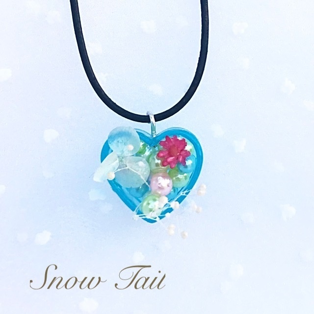 ハンドメイド:クリアハートのチャーム(空色)