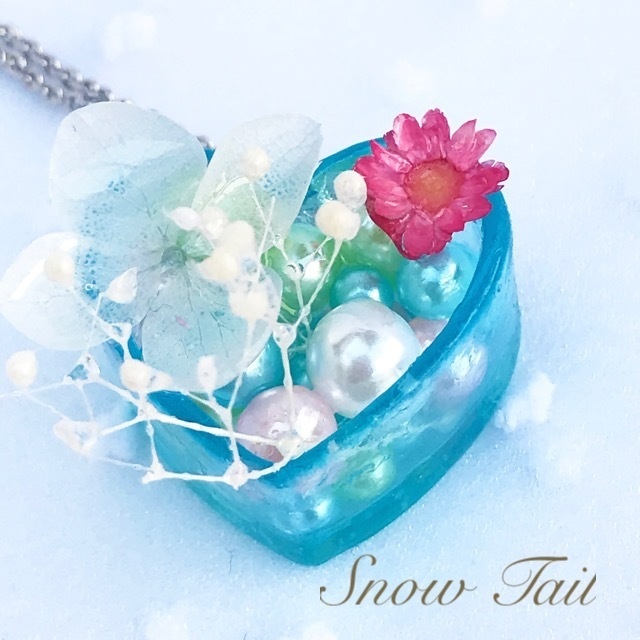 ハンドメイド:クリアハートのチャーム(空色)