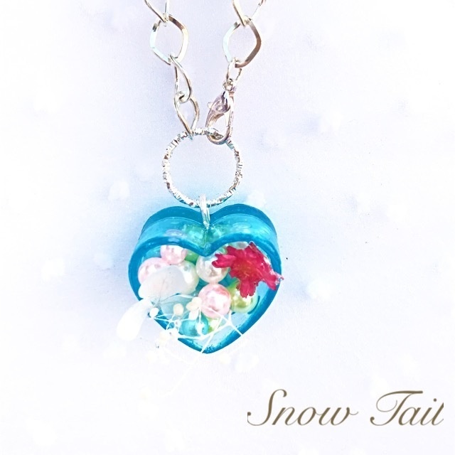 ハンドメイド:クリアハートのチャーム(空色)