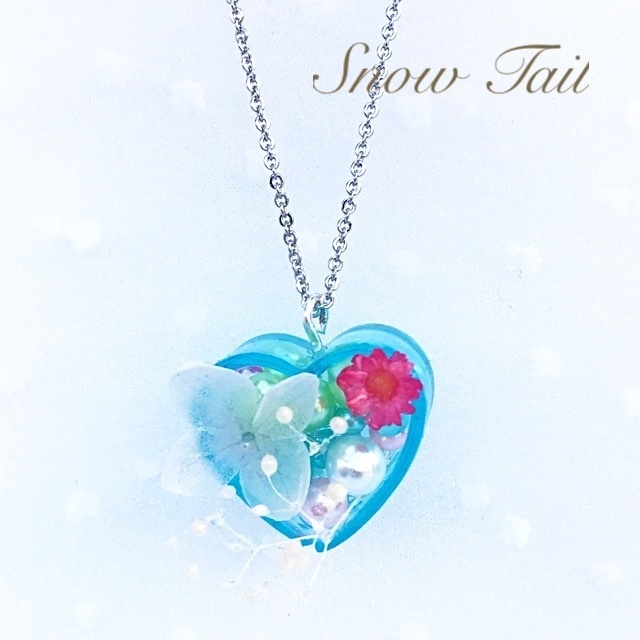 ハンドメイド:クリアハートのチャーム(空色)