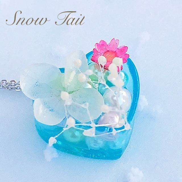 ハンドメイド:クリアハートのチャーム（空色）