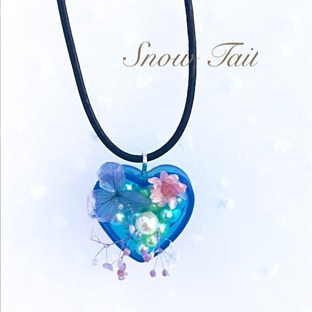 ハンドメイド:クリアハートのチャーム(青)