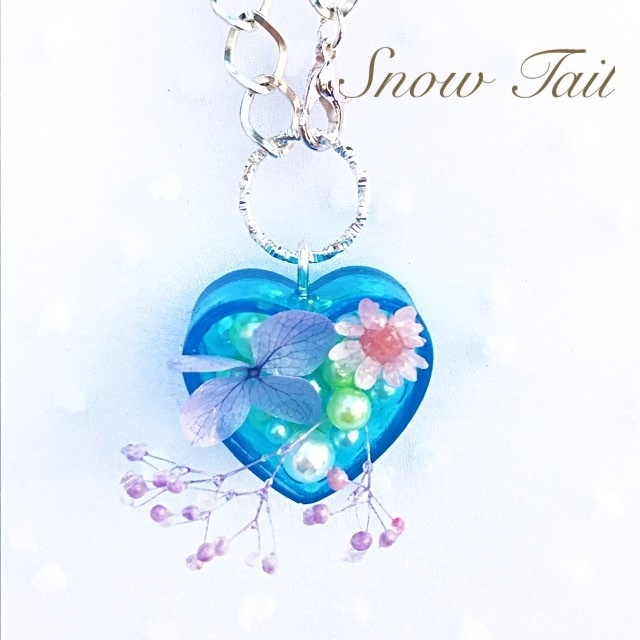 ハンドメイド:クリアハートのチャーム(青)