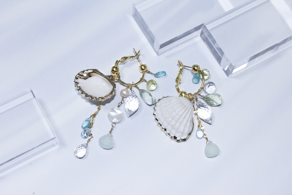 貝殻と天然石のアシンメトリーピアス/ペア