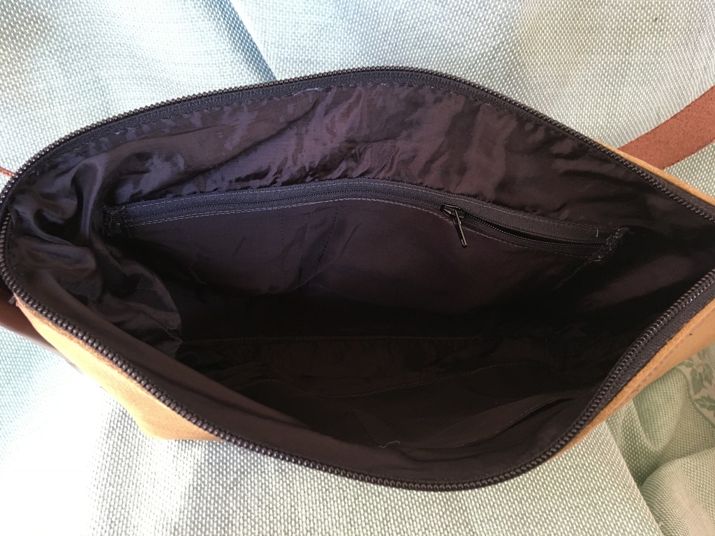 本革ショルダーバッグ