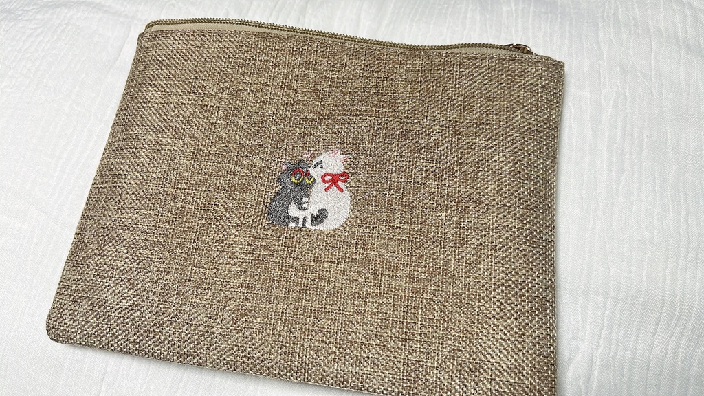 ネコチャン刺繍ポーチ