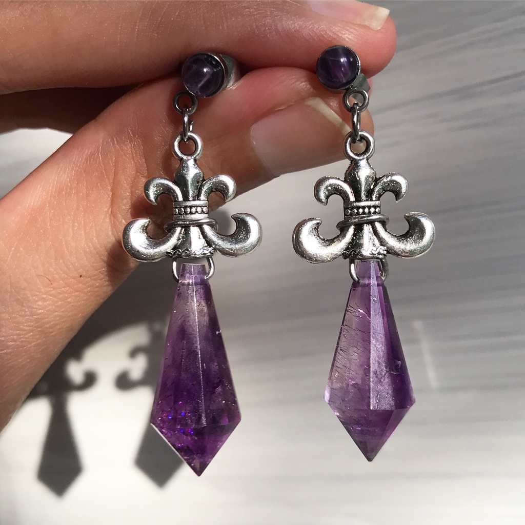 セーラームーン Black lady 綺丽な 天然石 針入り アメジスト イヤリング