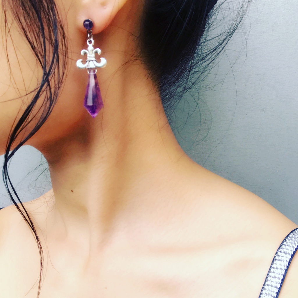 セーラームーン Black lady 綺丽な 天然石 針入り アメジスト イヤリング
