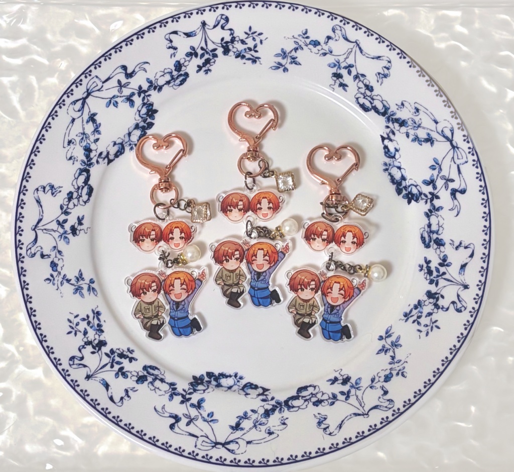 くるん兄弟と極東のアクリルキーホルダー