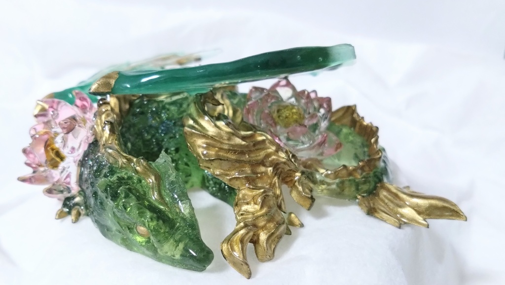 蓮の花と翡翠龍
