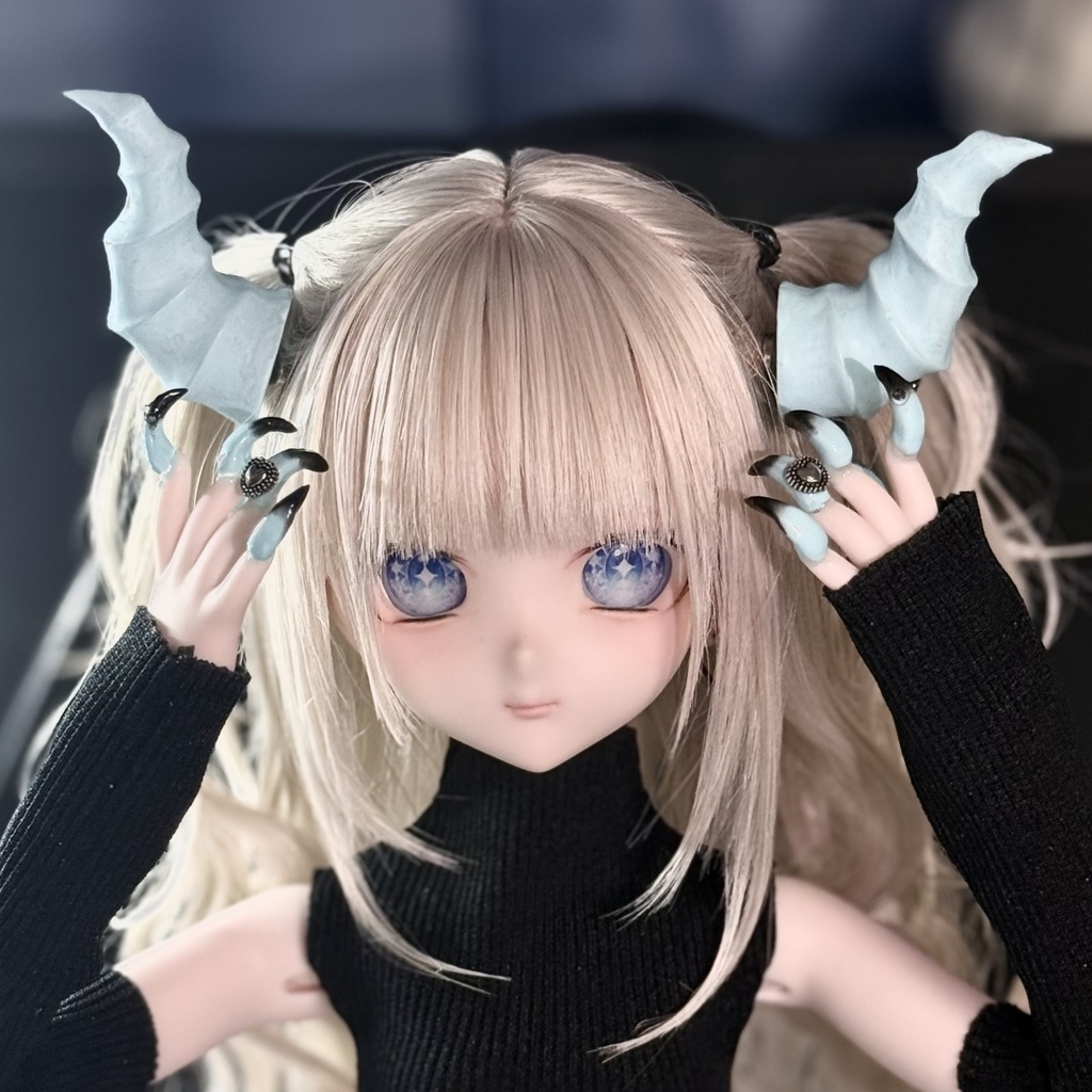 【MDDネイルハンド】悪魔のツノネイル_水色_セミホワ