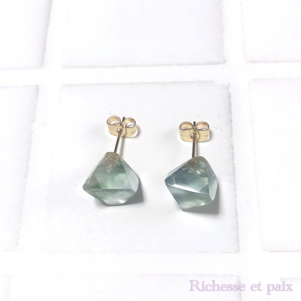 《セット》フローライトのスタッドピアス/ライトグリーン系【即納】