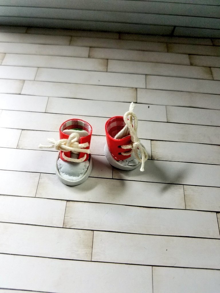 スニーカー風ぬい靴