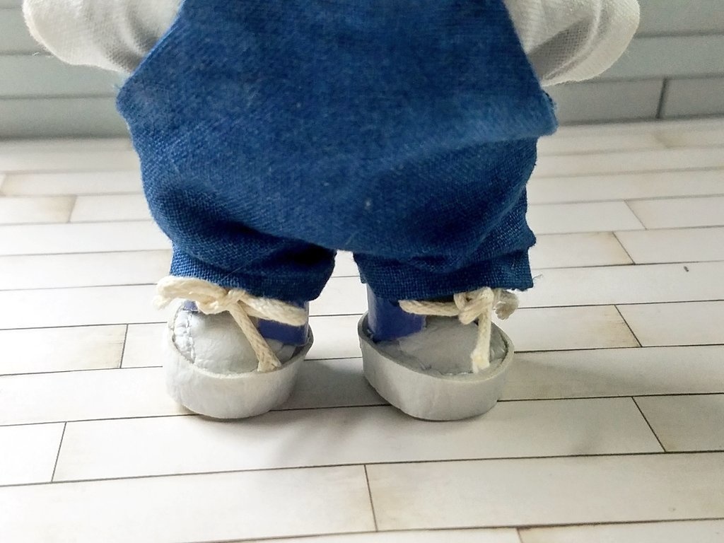 スニーカー風ぬい靴