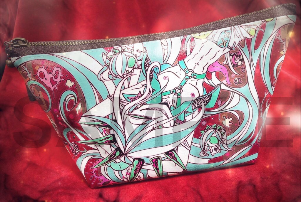 キュパさまの合皮三角ポーチ♡