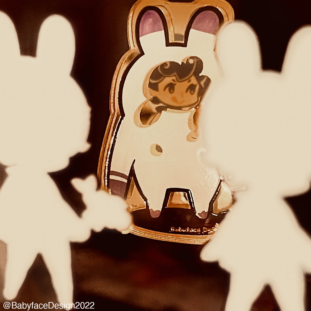 アクリルミラーバッヂ もうひとりのあなた / Acrylic brooch "Looking in the mirror"