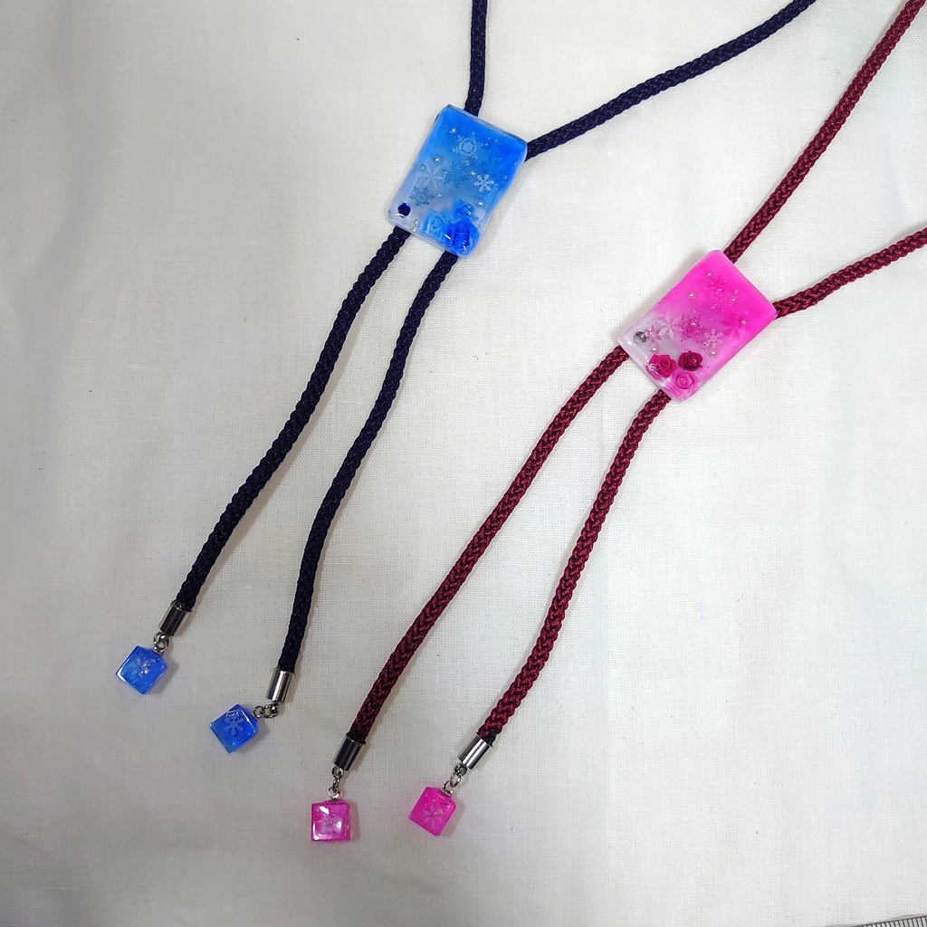 薔薇と雪の結晶ループタイ