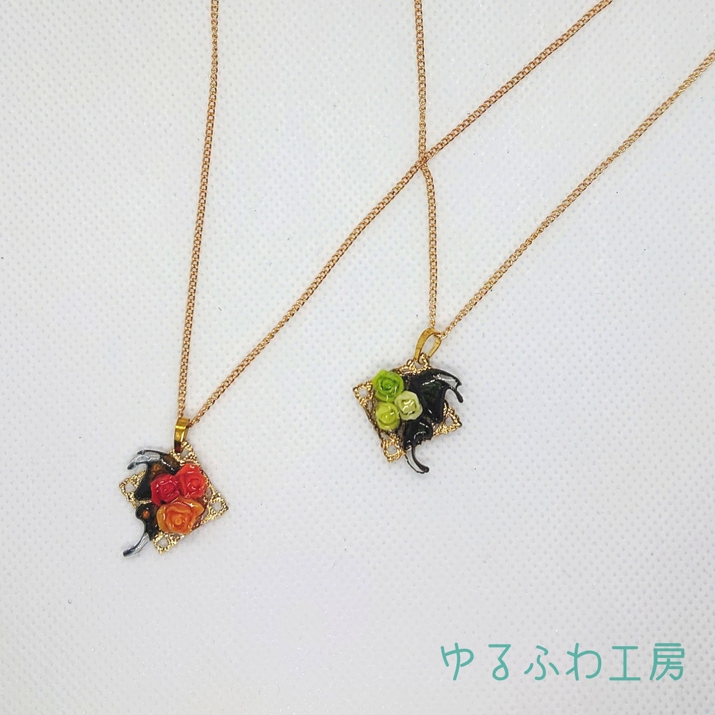 薔薇と蝶のペンダント