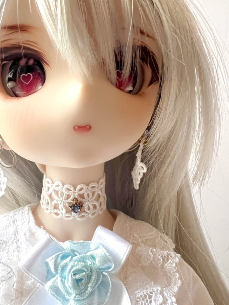ドール用タティングレースチョーカー 白糸・ガラスクリスタル付