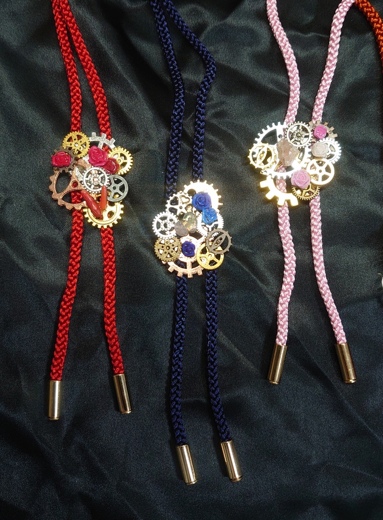 歯車と薔薇と天然石のループタイ B
