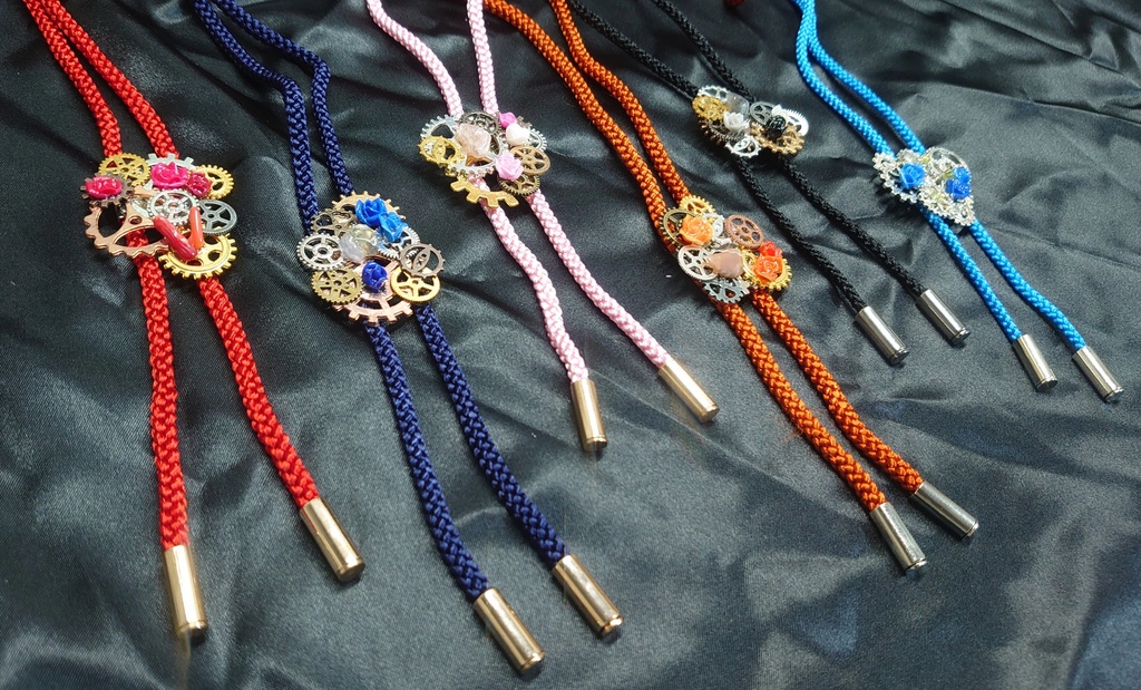 歯車と薔薇と天然石のループタイ B