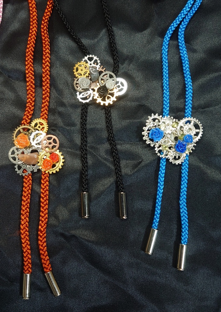 歯車と薔薇と天然石のループタイ B