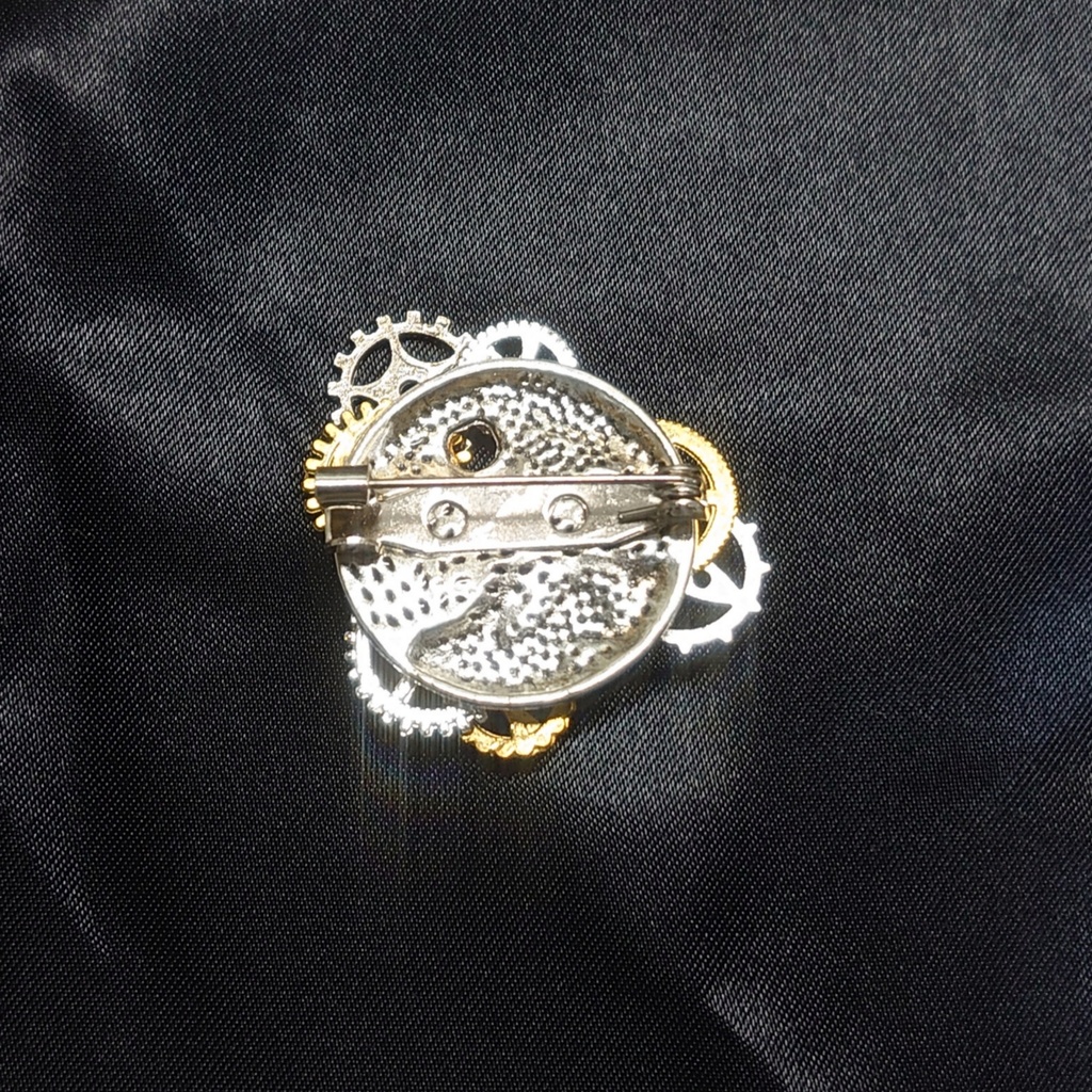 歯車と天然石のブローチ