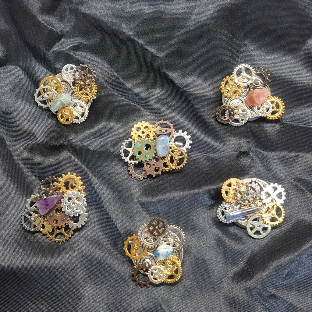 歯車と天然石のブローチ