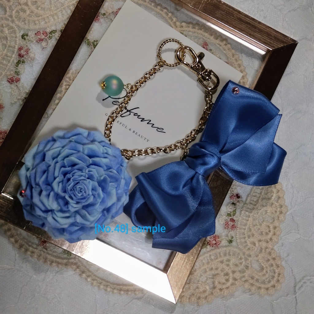 [48]青薔薇のつまみ細工　バッグチャーム