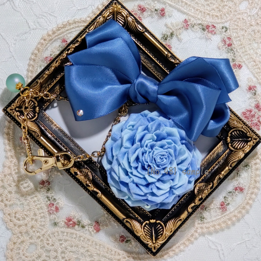 [48]青薔薇のつまみ細工　バッグチャーム