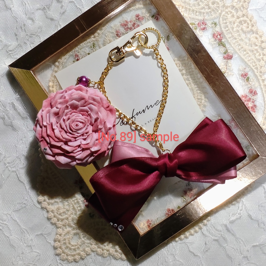 [89]ピンク薔薇のつまみ細工　バッグチャーム