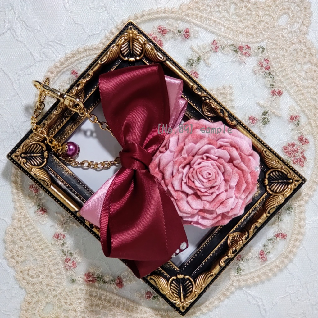 [89]ピンク薔薇のつまみ細工　バッグチャーム