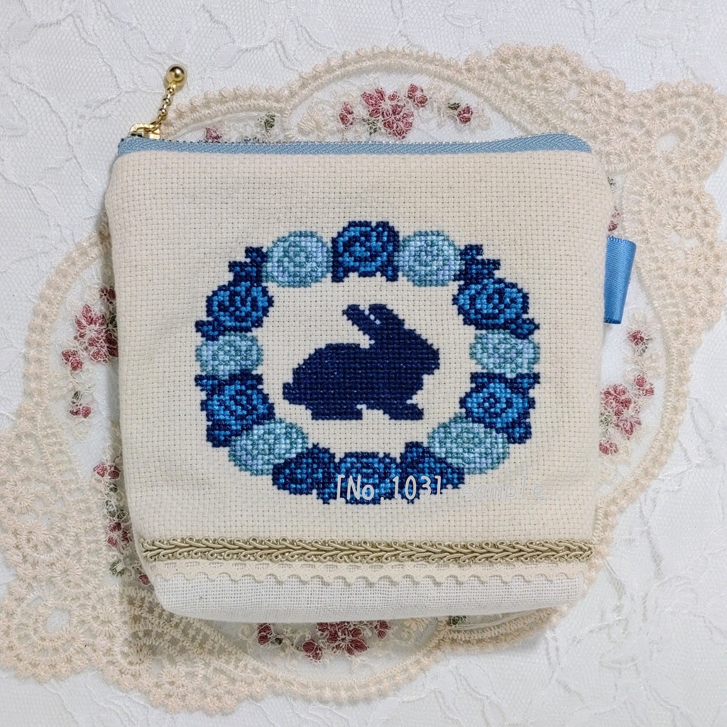 [103]青薔薇とうさぎのクロスステッチポーチ