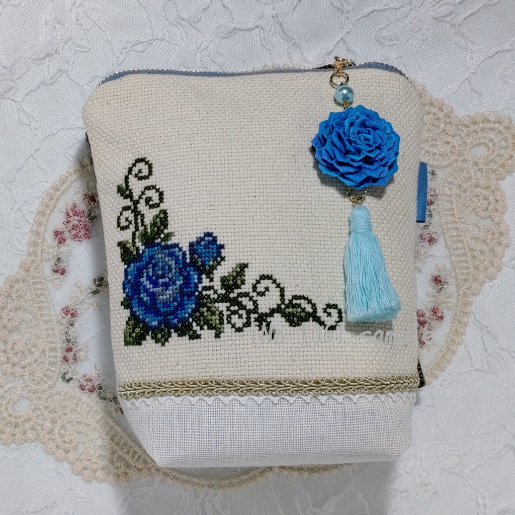 [106]青薔薇のクロスステッチポーチ