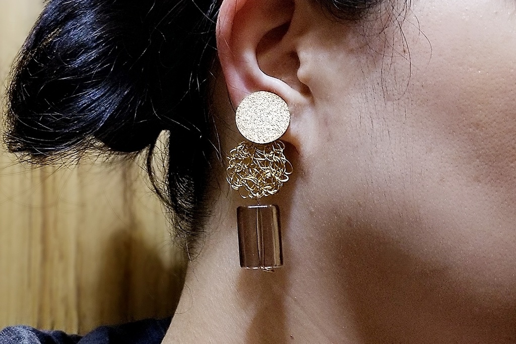 円卓クリスタル イヤーアクセサリー