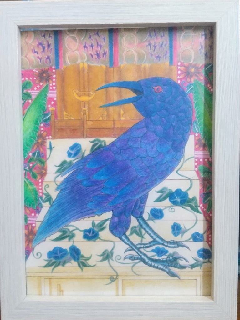 Krähe auf dem Altar