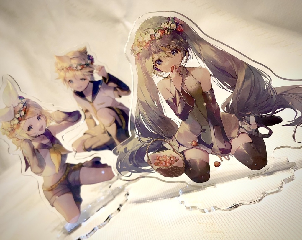 【3人セット】いちごのかんむり アクリルスタンドセット