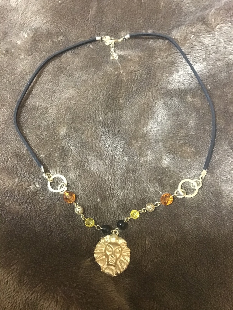 ツイステ　レオナ　イメージネックレス