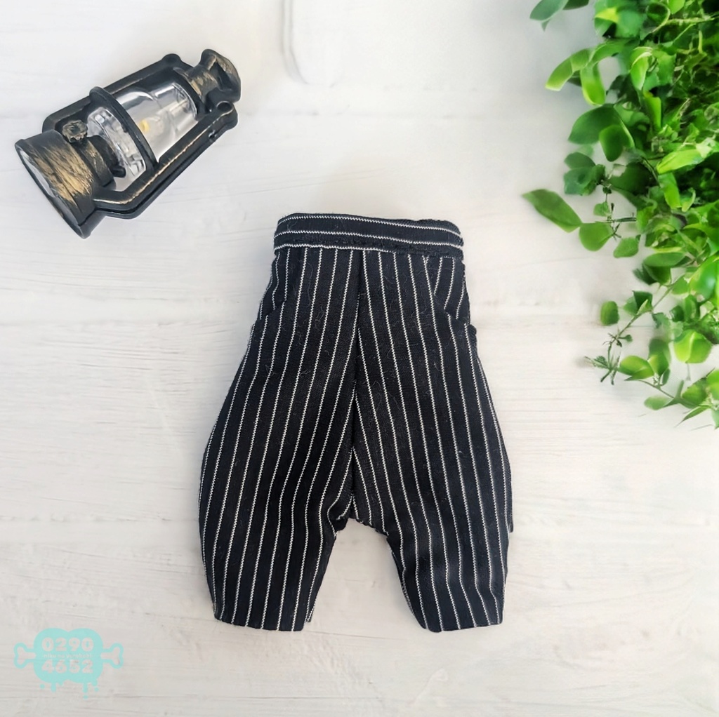 ピンストライプのメンズサルエルパンツ