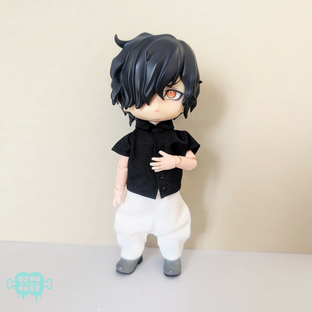 白のサルエルパンツ