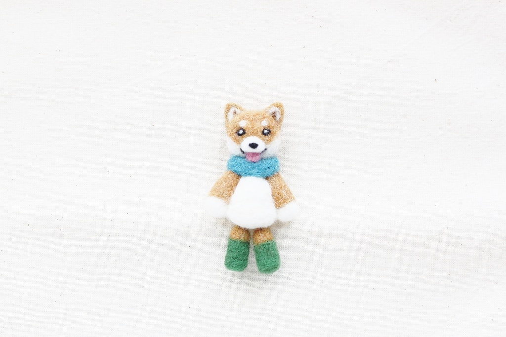 羊毛フェルト 足ぶらぶら犬のブローチ