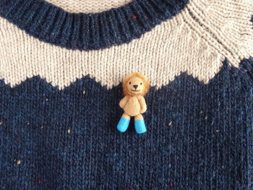 羊毛フェルト 足ぶらぶらサバンナの動物達のブローチ