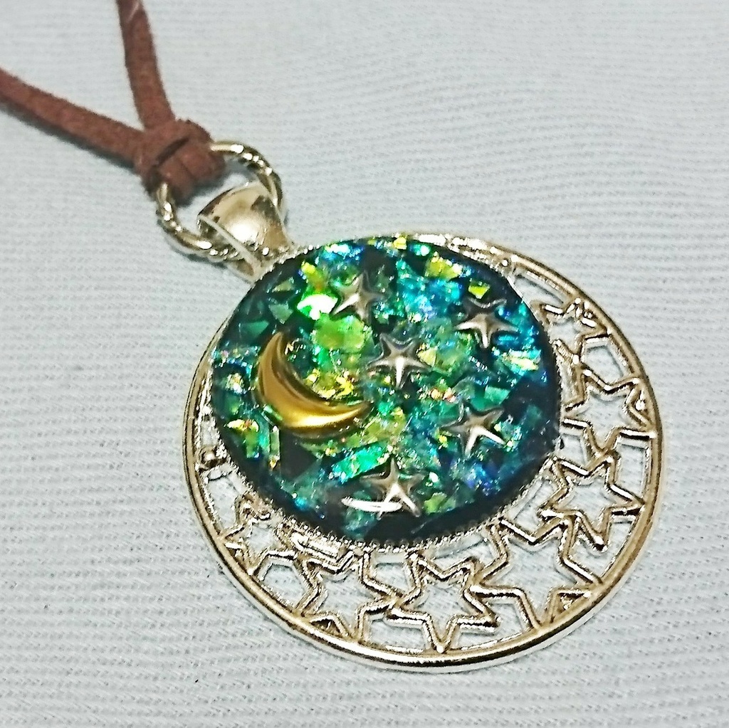 宇宙ペンダント