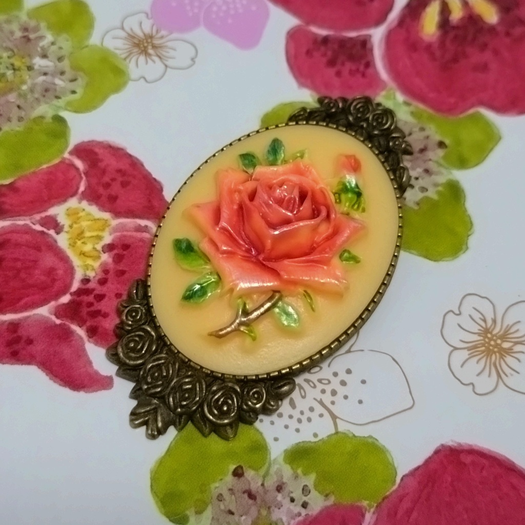 薔薇台座ブローチ(ピンク薔薇)